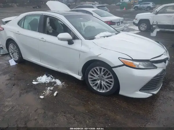 4T1B11HK5JU028903 2018 TOYOTA CAMRY - Image 1