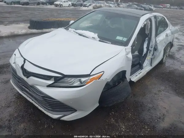4T1B11HK5JU028903 2018 TOYOTA CAMRY - Image 2