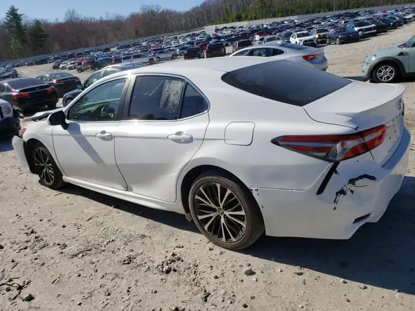 4T1B11HK5JU030117 2018 TOYOTA CAMRY - Image 2