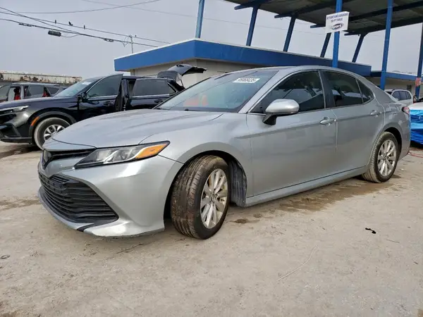 4T1B11HK5JU030473 2018 TOYOTA CAMRY - Image 1