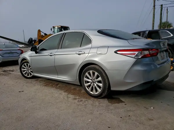 4T1B11HK5JU030473 2018 TOYOTA CAMRY - Image 2