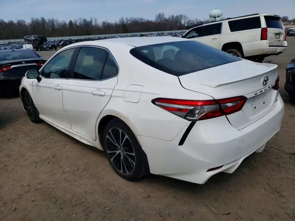 4T1B11HK5JU032966 2018 TOYOTA CAMRY - Image 2