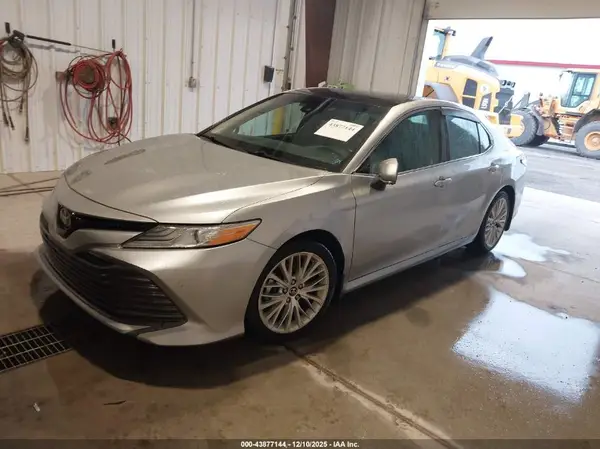 4T1B11HK5JU033759 2018 TOYOTA CAMRY - Image 2