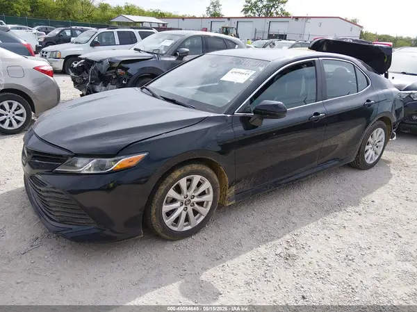 4T1B11HK5JU034362 2018 TOYOTA CAMRY - Image 2