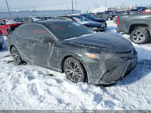 4T1B11HK5JU037715 2018 TOYOTA CAMRY - Image 1