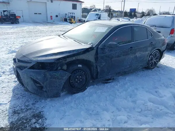 4T1B11HK5JU037715 2018 TOYOTA CAMRY - Image 2