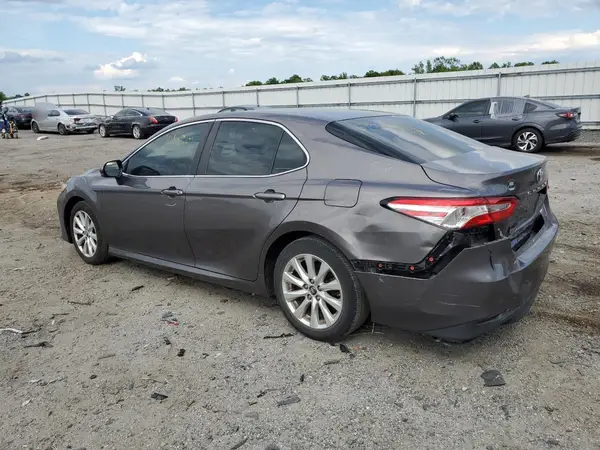 4T1B11HK5JU039478 2018 TOYOTA CAMRY - Image 2