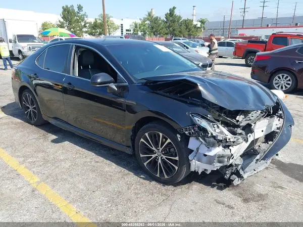 4T1B11HK5JU041781 2018 TOYOTA CAMRY - Image 1