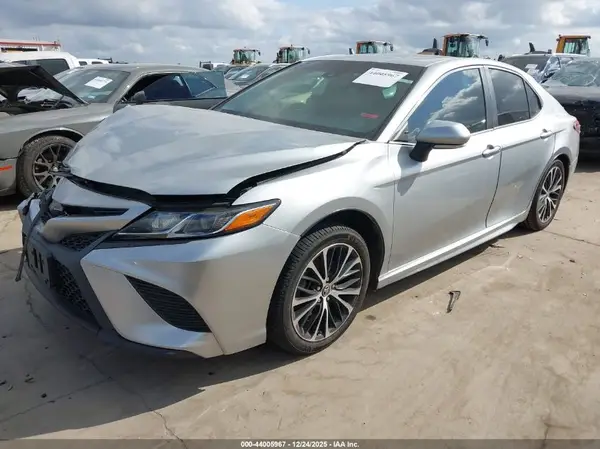 4T1B11HK5JU042929 2018 TOYOTA CAMRY - Image 2
