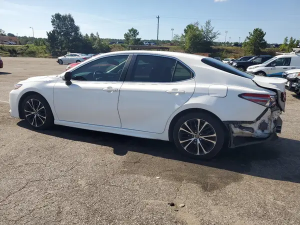 4T1B11HK5JU043689 2018 TOYOTA CAMRY - Image 2