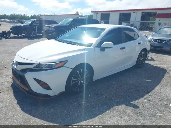 4T1B11HK5JU043708 2018 TOYOTA CAMRY - Image 2