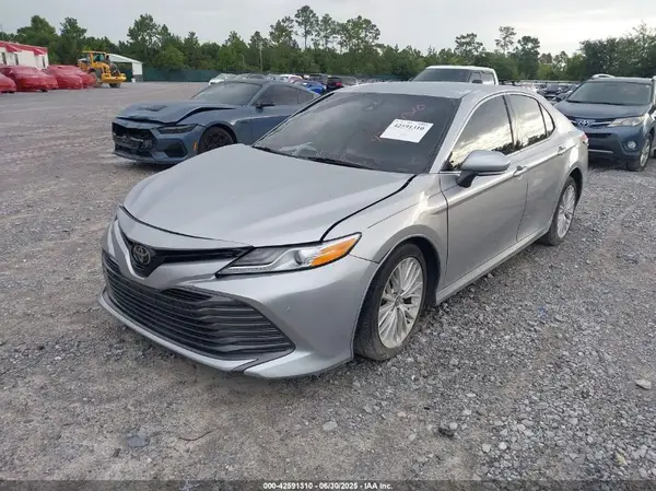 4T1B11HK5JU044650 2018 TOYOTA CAMRY - Image 2