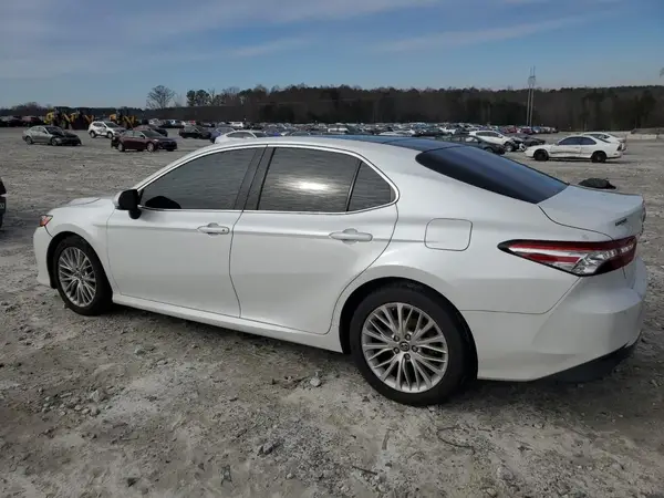 4T1B11HK5JU044924 2018 TOYOTA CAMRY - Image 2