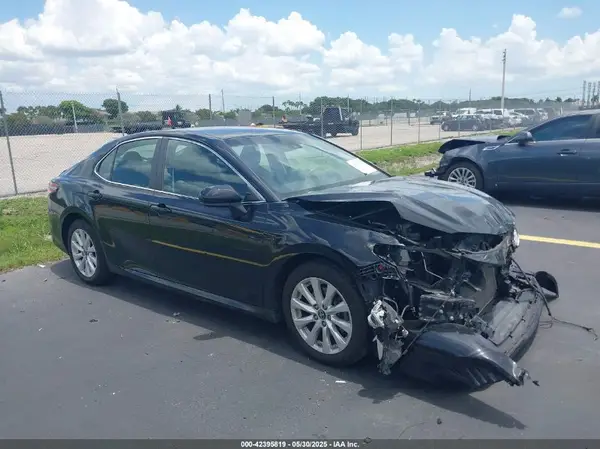 4T1B11HK5JU045281 2018 TOYOTA CAMRY - Image 1