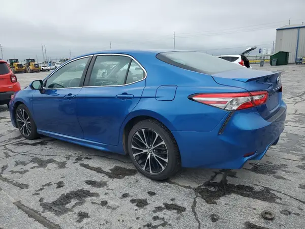 4T1B11HK5JU045538 2018 TOYOTA CAMRY - Image 2
