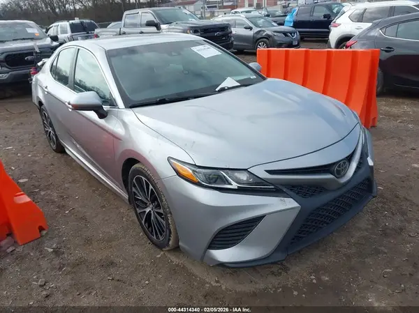 4T1B11HK5JU045622 2018 TOYOTA CAMRY - Image 1