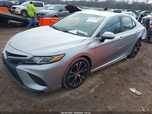 4T1B11HK5JU045622 2018 TOYOTA CAMRY - Image 2