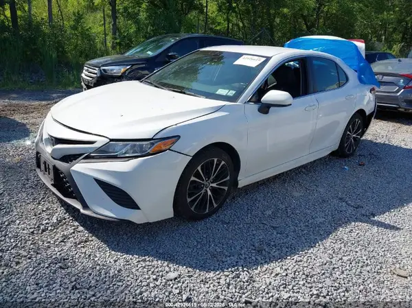4T1B11HK5JU045877 2018 TOYOTA CAMRY - Image 2