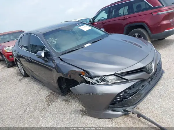 4T1B11HK5JU046107 2018 TOYOTA CAMRY - Image 1