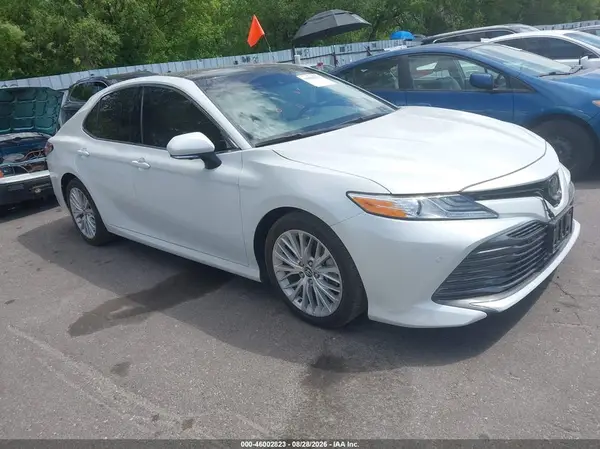4T1B11HK5JU046561 2018 TOYOTA CAMRY - Image 1