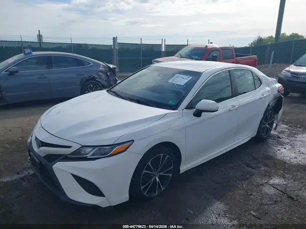 4T1B11HK5JU046575 2018 TOYOTA CAMRY - Image 2