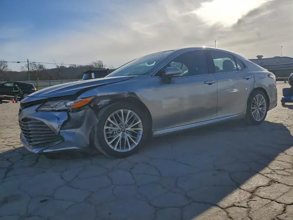 4T1B11HK5JU046690 2018 TOYOTA CAMRY - Image 1