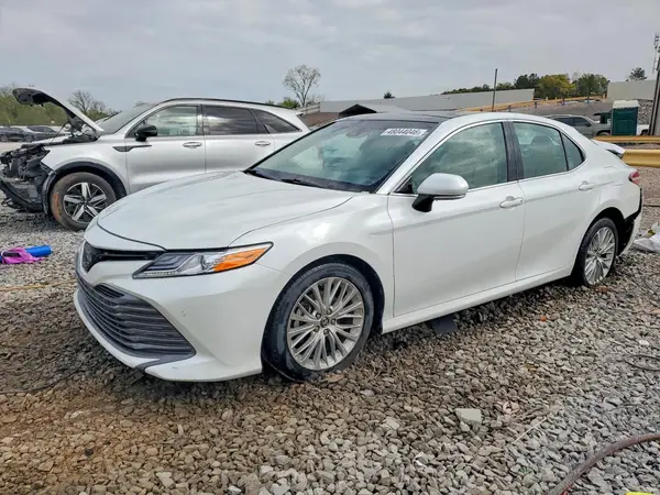 4T1B11HK5JU048097 2018 TOYOTA CAMRY - Image 1