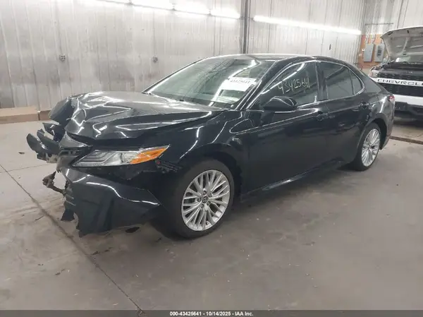 4T1B11HK5JU048276 2018 TOYOTA CAMRY - Image 2