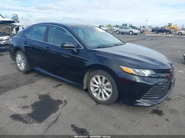 4T1B11HK5JU050254 2018 TOYOTA CAMRY - Image 1