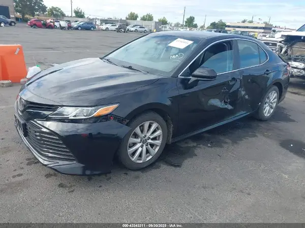 4T1B11HK5JU050254 2018 TOYOTA CAMRY - Image 2