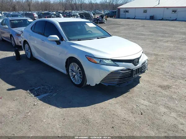 4T1B11HK5JU051355 2018 TOYOTA CAMRY - Image 1