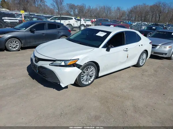 4T1B11HK5JU051355 2018 TOYOTA CAMRY - Image 2