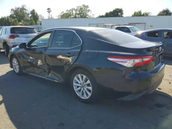 4T1B11HK5JU052683 2018 TOYOTA CAMRY - Image 2