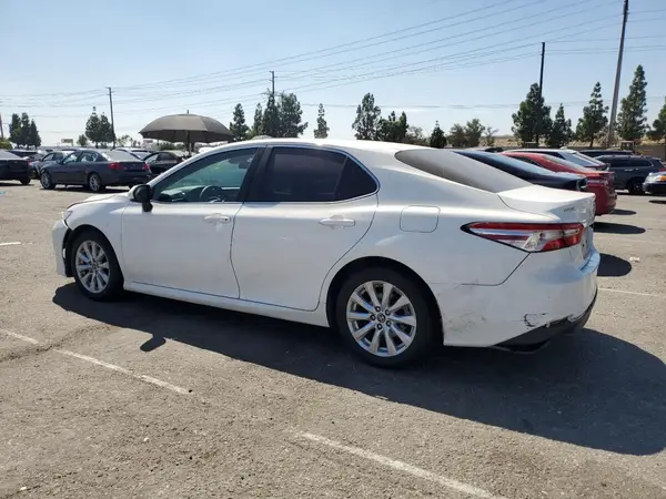 4T1B11HK5JU053462 2018 TOYOTA CAMRY - Image 2