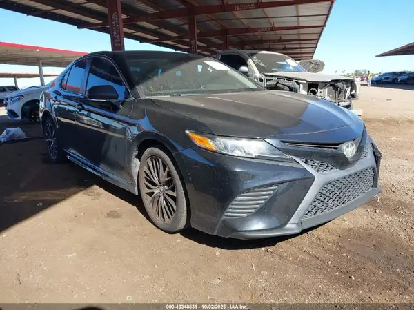 4T1B11HK5JU053624 2018 TOYOTA CAMRY - Image 1