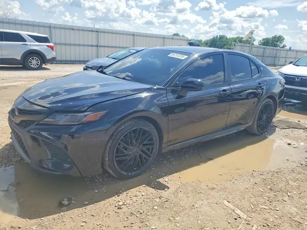4T1B11HK5JU053817 2018 TOYOTA CAMRY - Image 1