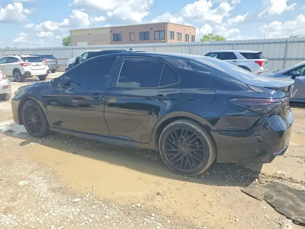 4T1B11HK5JU053817 2018 TOYOTA CAMRY - Image 2