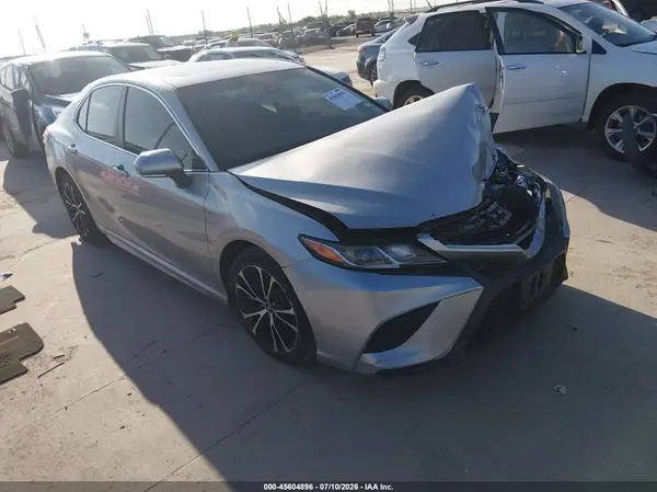 4T1B11HK5JU053994 2018 TOYOTA CAMRY - Image 1