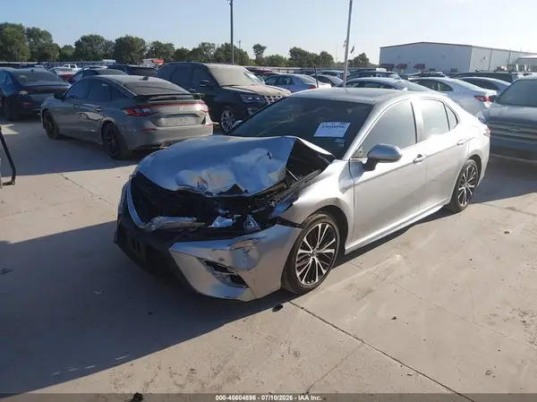 4T1B11HK5JU053994 2018 TOYOTA CAMRY - Image 2