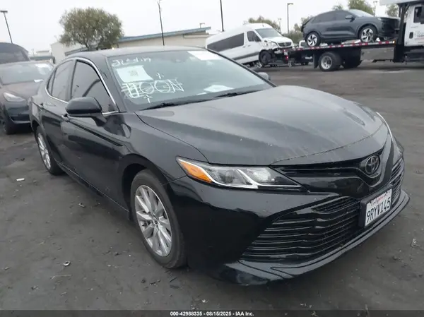 4T1B11HK5JU054398 2018 TOYOTA CAMRY - Image 1