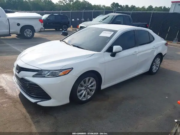 4T1B11HK5JU054529 2018 TOYOTA CAMRY - Image 2