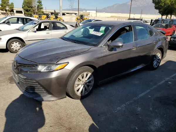 4T1B11HK5JU056040 2018 TOYOTA CAMRY - Image 1