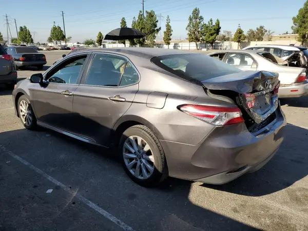 4T1B11HK5JU056040 2018 TOYOTA CAMRY - Image 2