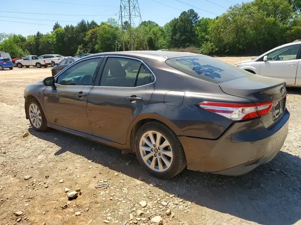 4T1B11HK5JU058323 2018 TOYOTA CAMRY - Image 2