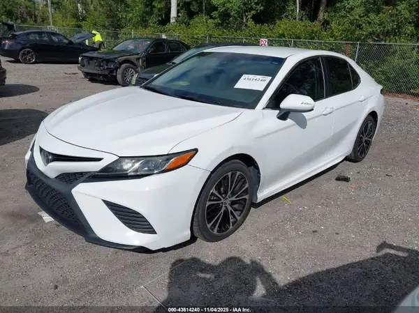 4T1B11HK5JU058533 2018 TOYOTA CAMRY - Image 2