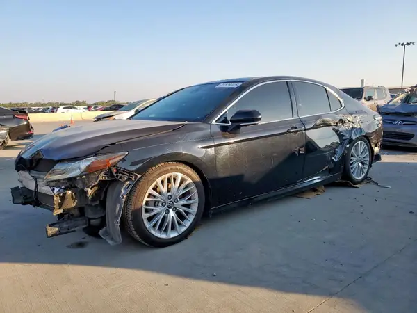4T1B11HK5JU058869 2018 TOYOTA CAMRY - Image 1