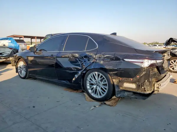 4T1B11HK5JU058869 2018 TOYOTA CAMRY - Image 2