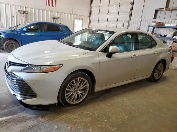 4T1B11HK5JU060640 2018 TOYOTA CAMRY - Image 1
