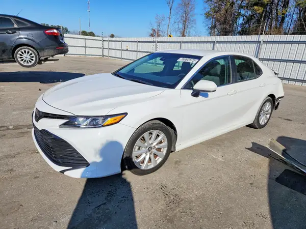 4T1B11HK5JU060783 2018 TOYOTA CAMRY - Image 1