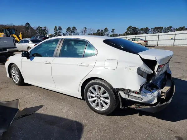 4T1B11HK5JU060783 2018 TOYOTA CAMRY - Image 2